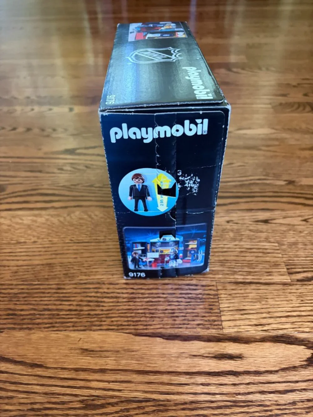 Playmobil NHL Set 65 pc Hockey Locker Room Playset Coach Player New 9176